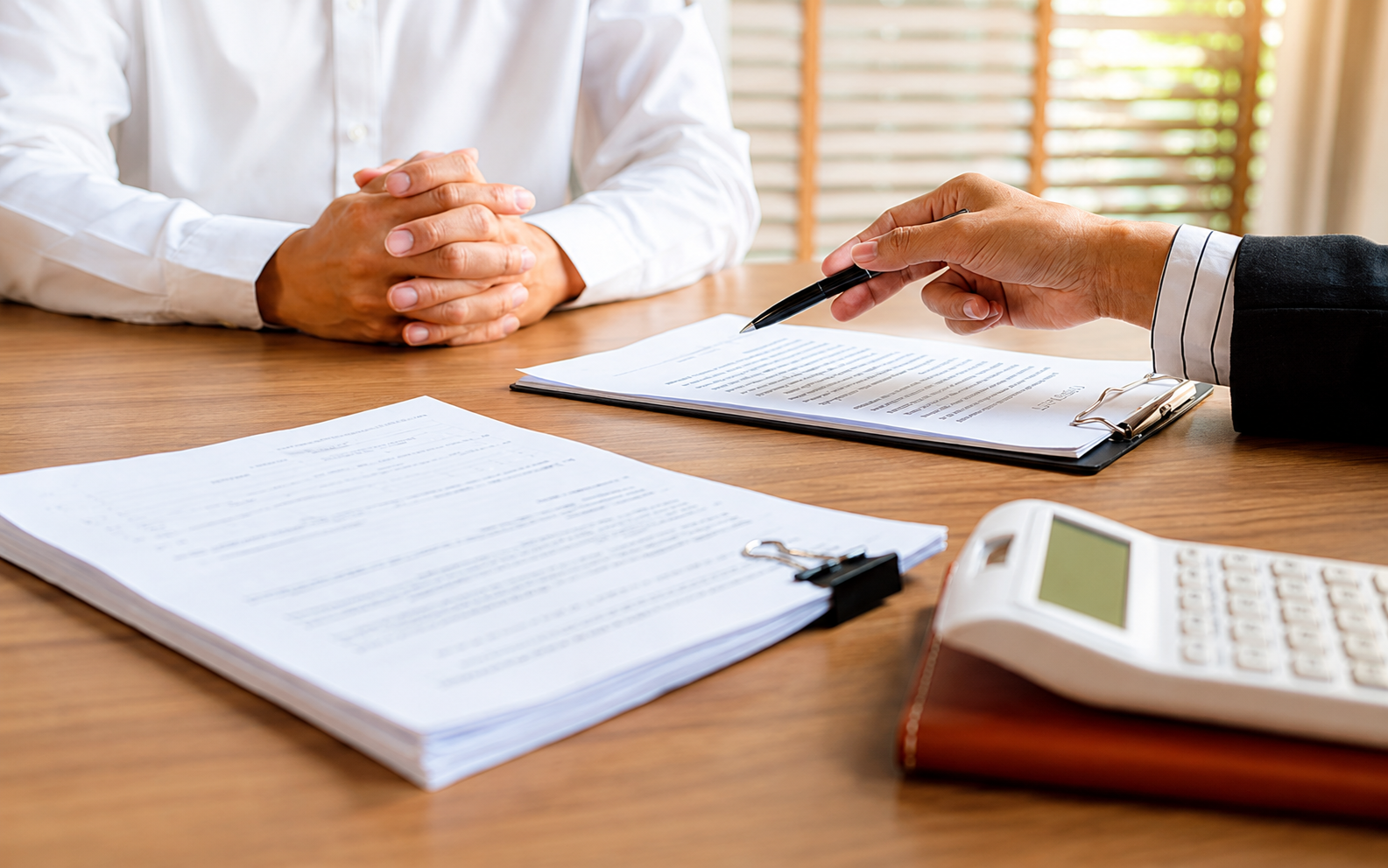 What’s the Difference Between an Insurance Broker and an Insurance Company?